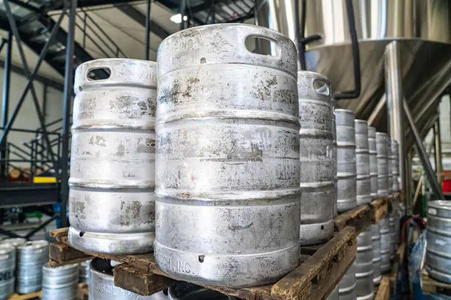 Essential guide to beer kegs (capacity,size, cost &  weight)
