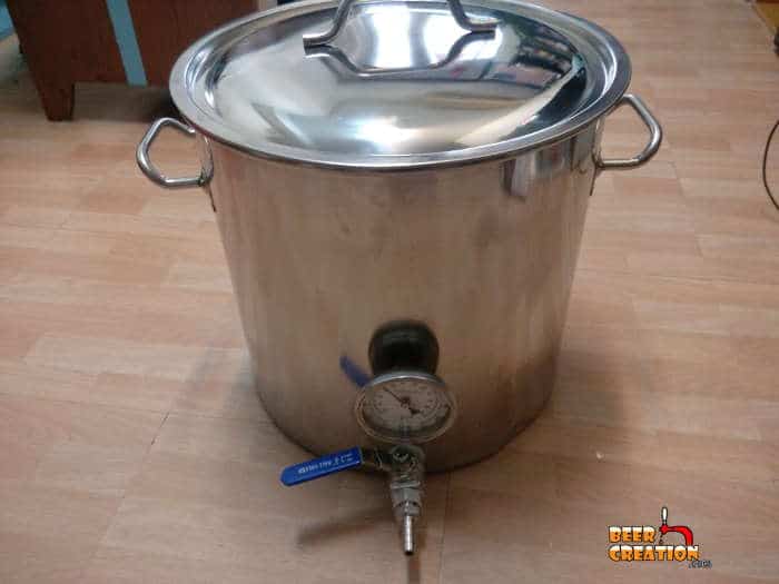 Brew kettle with spigot and lid